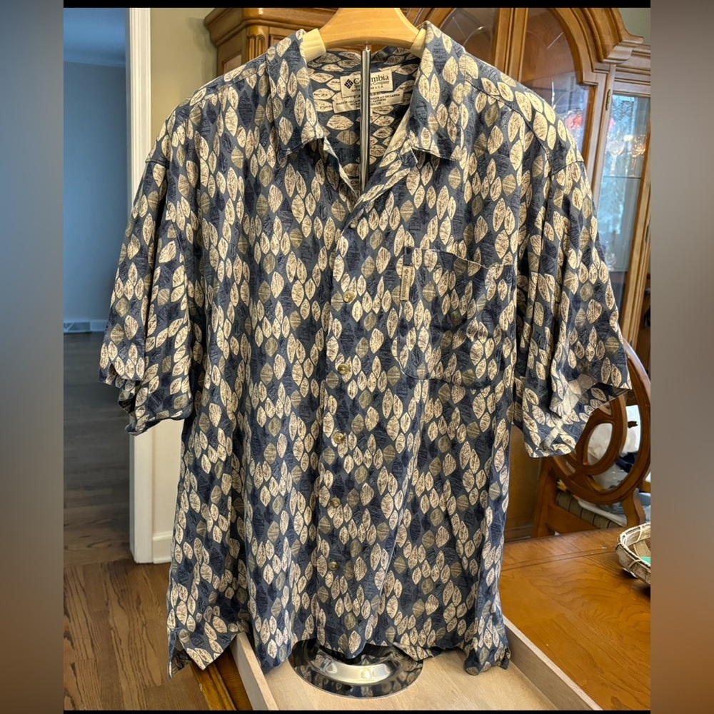 Columbia men’s large casual button down leaf print short sleeve blue‎